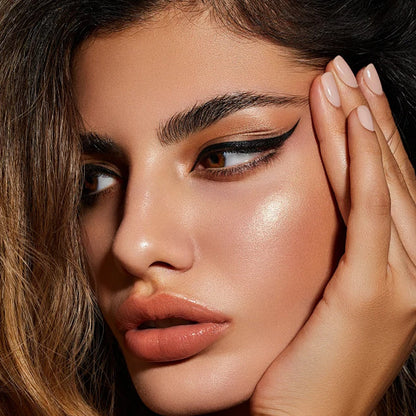 🌟 “1-Second Perfect Wing Pen — The Effortless Cat-Eye Maker”